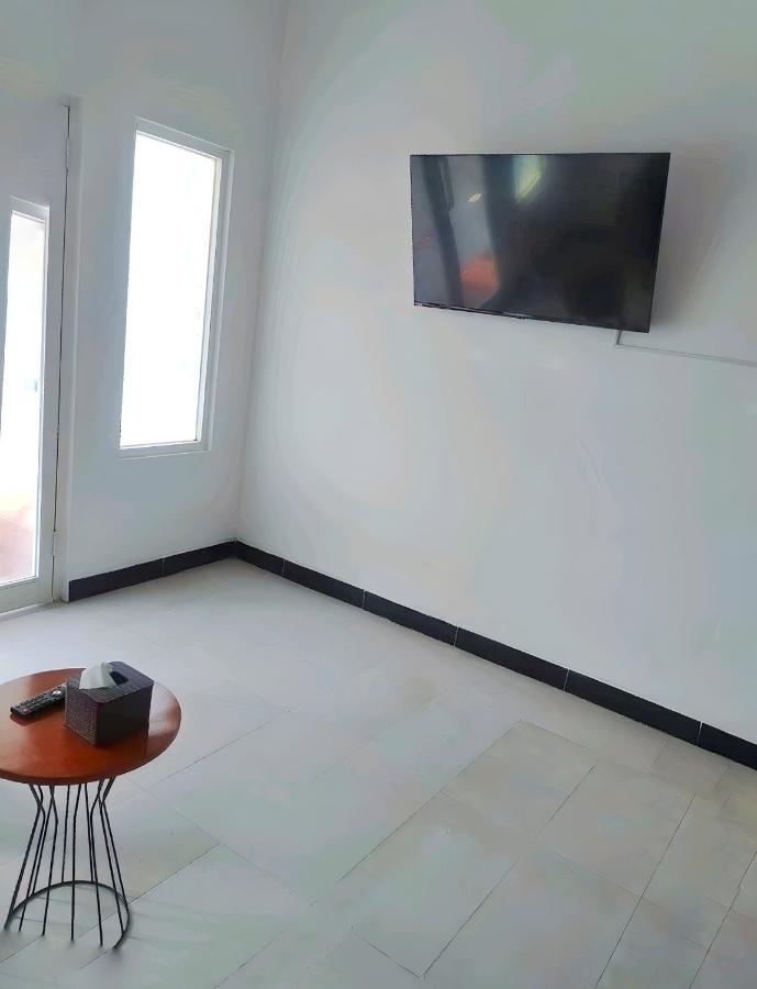 Homestay Omah Putih Бантул Екстер'єр фото